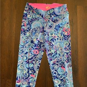 Fun astrological Lilly Pulitzer print Luxlrtic crop yoga pant size Large